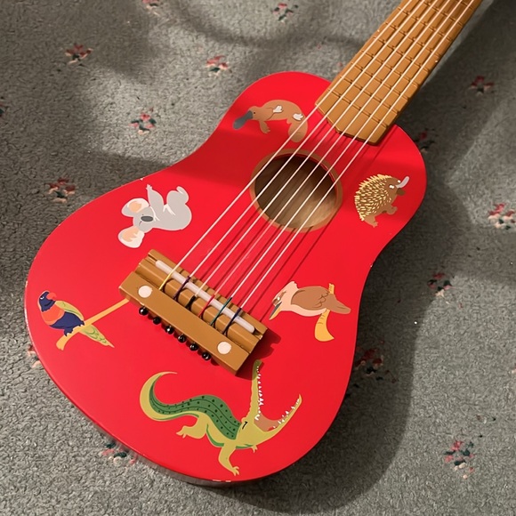 Discoveroo Guitar - Picture 2 of 9